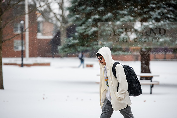 StudentsReturnWinterCampus0125AWB_6836