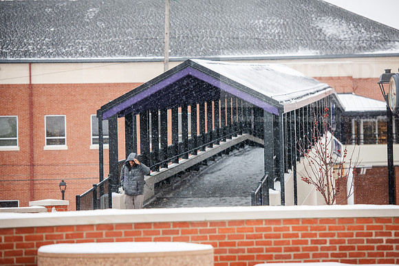 StudentsReturnWinterCampus0125AWB_7115