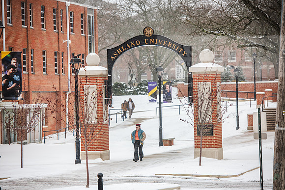 StudentsReturnWinterCampus0125AWB_6976