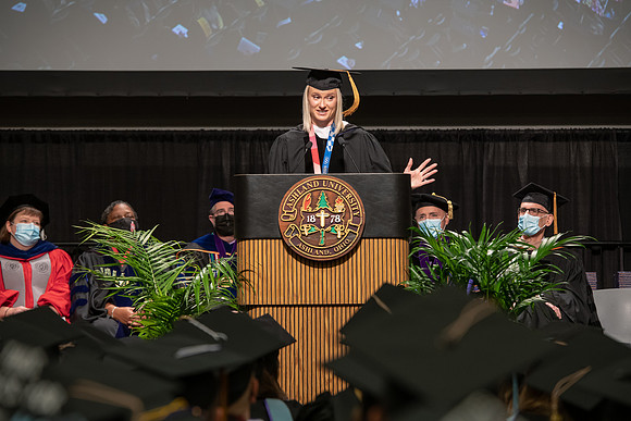 175WiGradCeremony1221ALW_6485