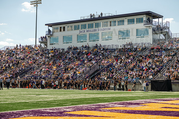HomecomingAUvTiffinFtball1026AWB_2385