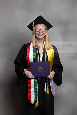 122SPGraduate0523CCP10083