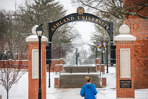 StudentsReturnWinterCampus0125AWB_6951