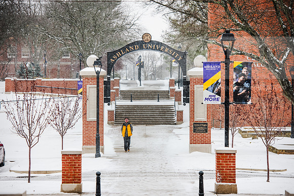 StudentsReturnWinterCampus0125AWB_6930