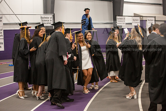 052SpGradPreCeremony0525JH6Q8B8014