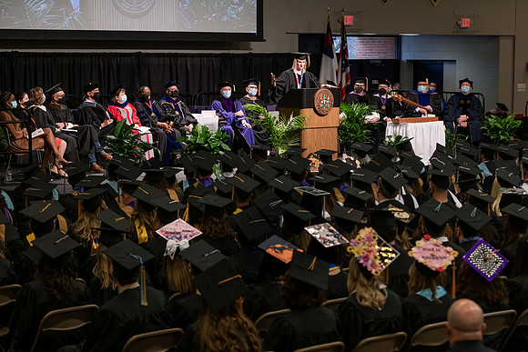 200WiGradCeremony1221ALW_6524