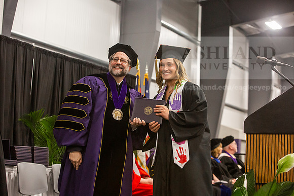 035SpGradBachelorSciEducation0525JH6Q8B9572