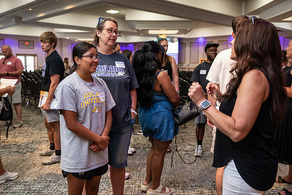 SummerOrientationNo2_0625AWB_1049