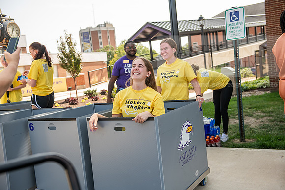 MoveInDay0824AWB_0200