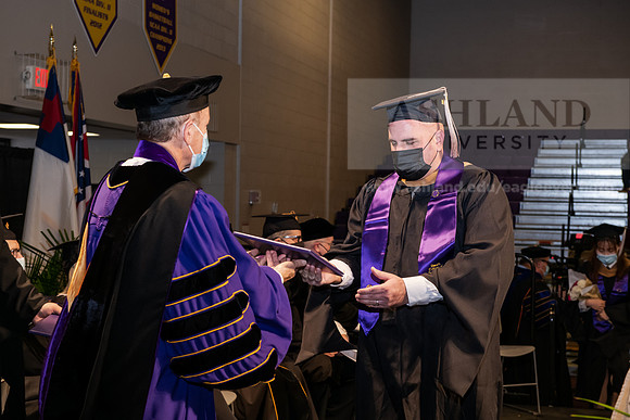 141MasterBusinessWiGrad1221ALW_6780