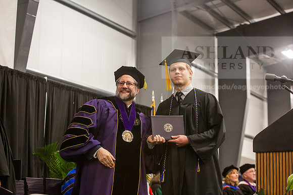 044SpGradBachelorScience0525JH6Q8B9082