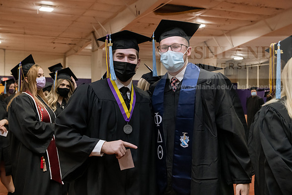 059WiGradPreCeremony1221ALW_6041