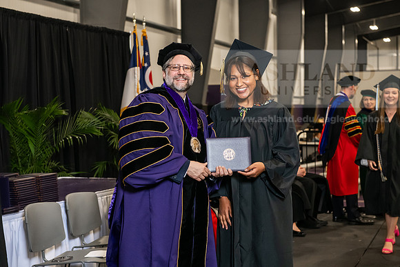 043SPGradBachelorScienceEducation0525AWB_4504