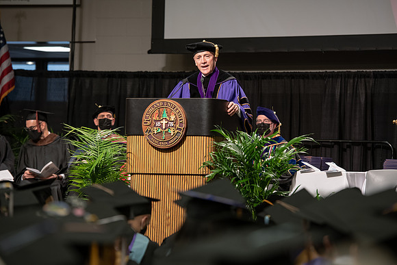 155WiGradCeremony1221ALW_6456