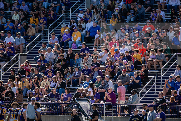HOCOAUvOHDomFootballGame1024AWB_0630