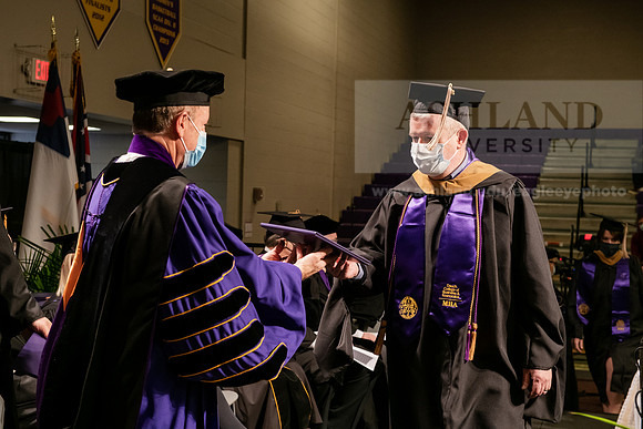114MasterBusinessWiGrad1221ALW_6761