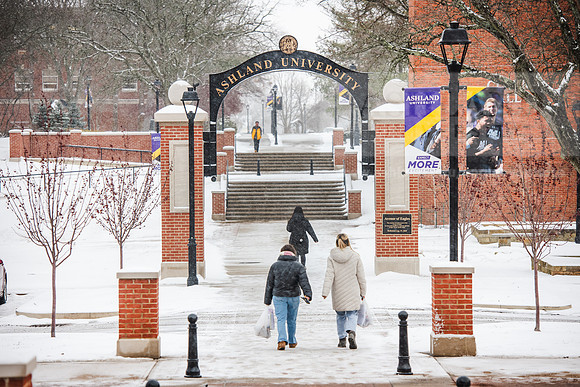 StudentsReturnWinterCampus0125AWB_6917