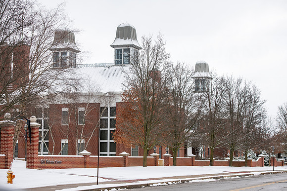 StudentsReturnWinterCampus0125AWB_6578