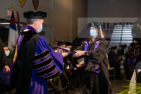 032MasterBusinessWiGrad1221ALW_6703