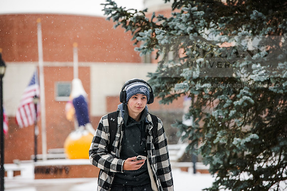 StudentsReturnWinterCampus0125AWB_6943