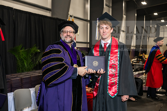 083SPGradBachelorArts0525AWB_3446