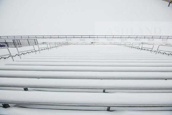 StudentsReturnWinterCampus0125AWB_7167