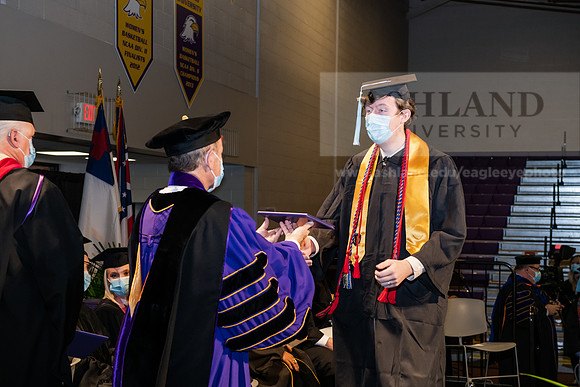 072BachelorEducationWiGrad1221ALW_7063
