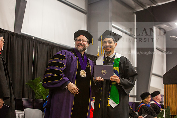 034SpGradBachelorScience0525JH6Q8B9076