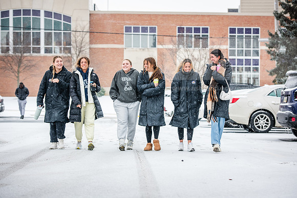 StudentsReturnWinterCampus0125AWB_7079