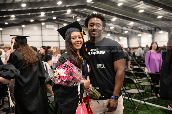024SpGradPostCeremony0524AWB_9995
