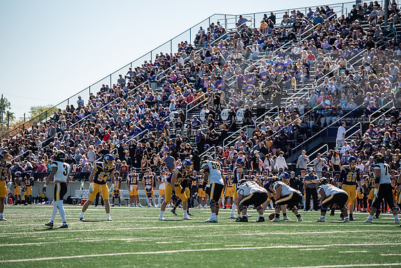 HOCOAUvOHDomFootballGame1024ALW_8650