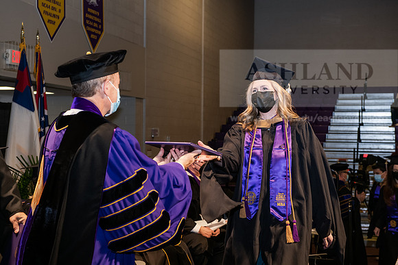 089MasterBusinessWiGrad1221ALW_6744