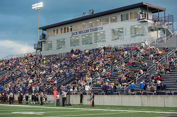 AUvsFindlayFtball0916ALW_7591-2