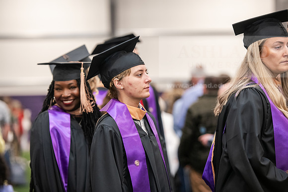 099SpGradProcessional0525AWB_2375