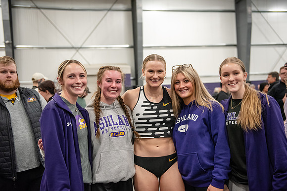 101KatieMoonPoleVault0224ALW_7692