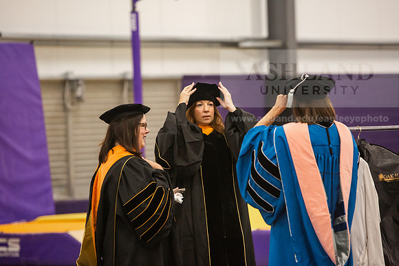 095SpGradPreCeremony0525JH6Q8B8054