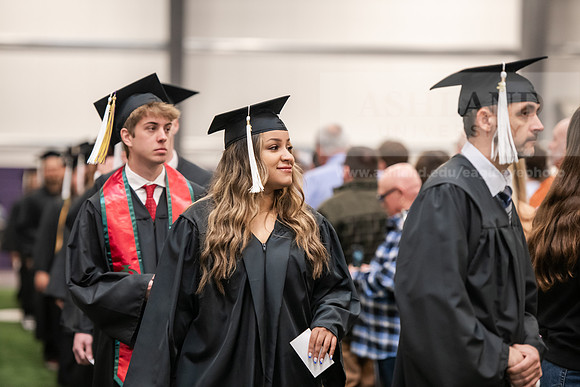 129SpGradProcessional0525AWB_2405