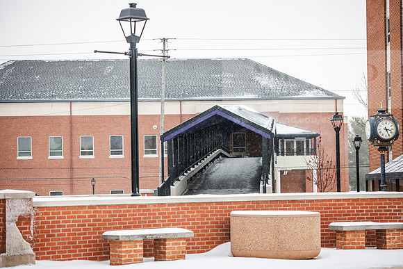 StudentsReturnWinterCampus0125AWB_7042