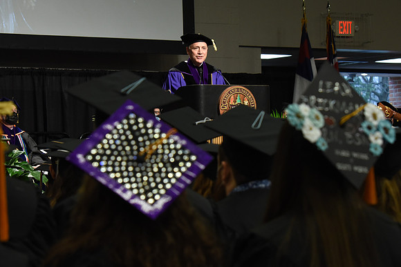 165WiGradCeremony1221MP7_0413