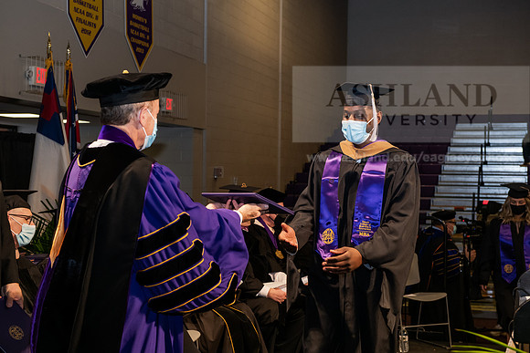 059MasterBusinessWiGrad1221ALW_6721