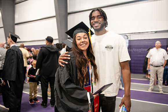 023SpGradPostCeremony0524AWB_9989