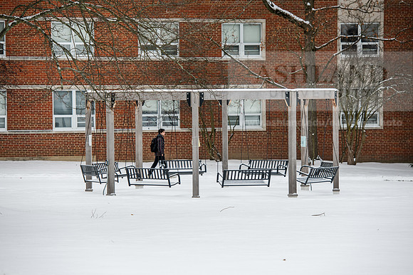 StudentsReturnWinterCampus0125AWB_6424