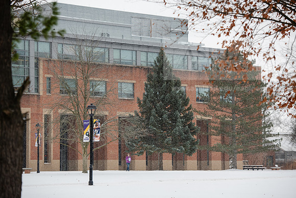 StudentsReturnWinterCampus0125AWB_6788