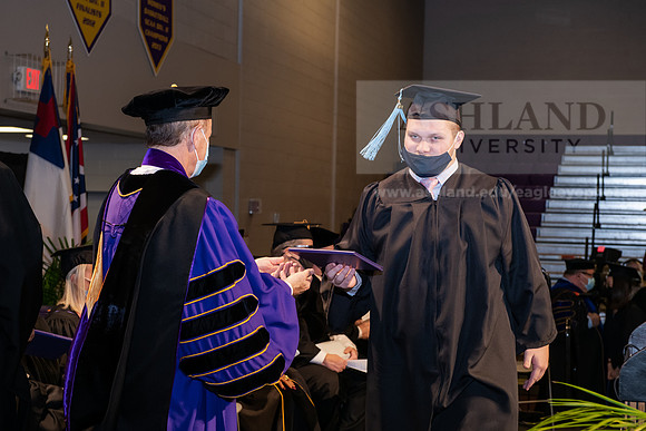082BachelorEducationWiGrad1221ALW_7070