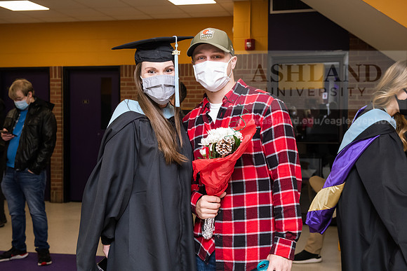 032WiGradPreCeremony1221ALW_5985
