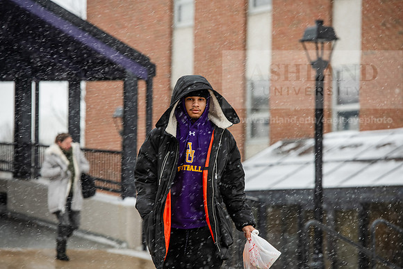 StudentsReturnWinterCampus0125AWB_6653