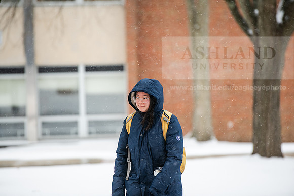 StudentsReturnWinterCampus0125AWB_6855
