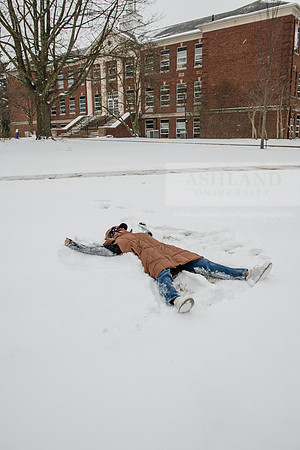 StudentsReturnWinterCampus0125AWB_6719