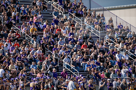 HOCOAUvOHDomFootballGame1024AWB_0572