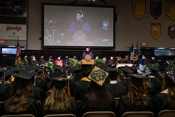 041WiGradCeremony1221ALW_6323
